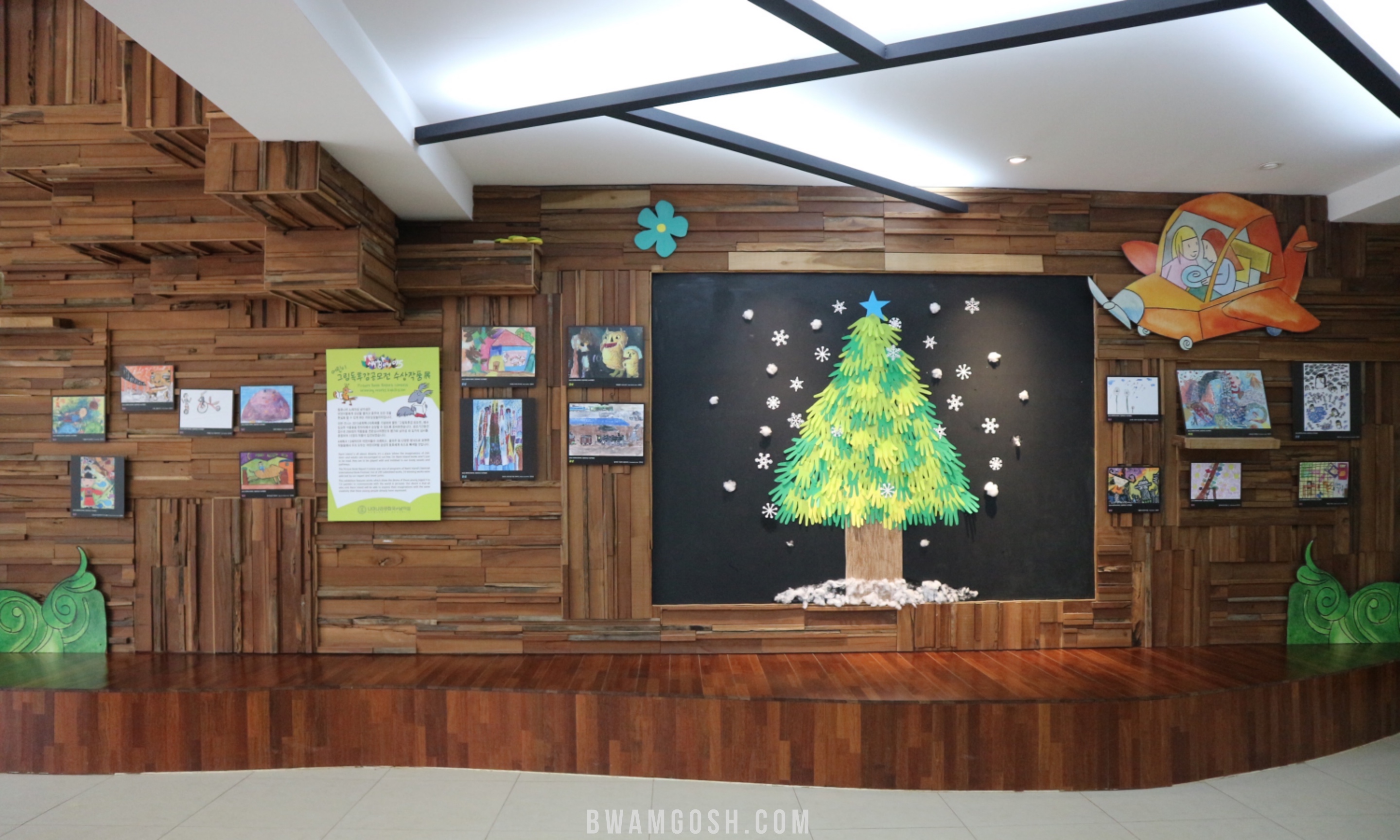 Picture book library tree painting